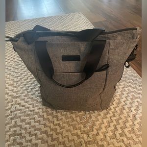 Chic travel tote